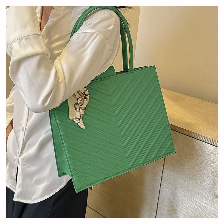 Impression Diamantmuster Seidenschal Textur Tote 2024 neuer Modetrend einfarbig lässige Umhängetasche_voghion.com