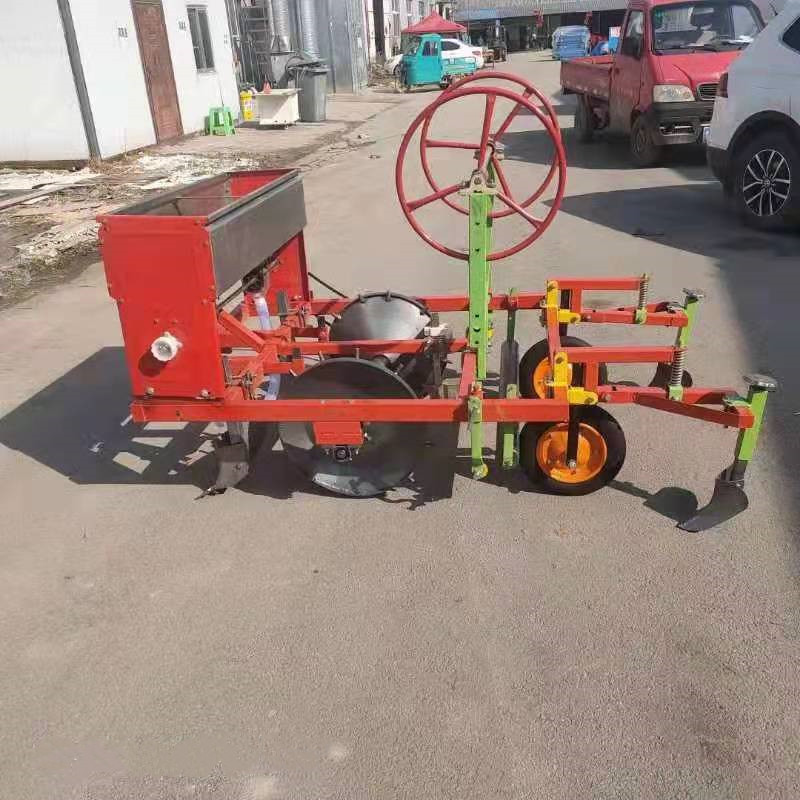四轮拖拉机配套地瓜起垄机 铺膜施肥铺滴灌一体机红薯辣椒覆膜机