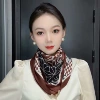 Magnetic triangle scarf 10# retro checkerboard red