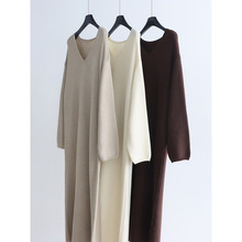 荃件过令士25秋冬桑蚕丝羊毛混纺V领针织连衣裙宽松长袖打底长裙