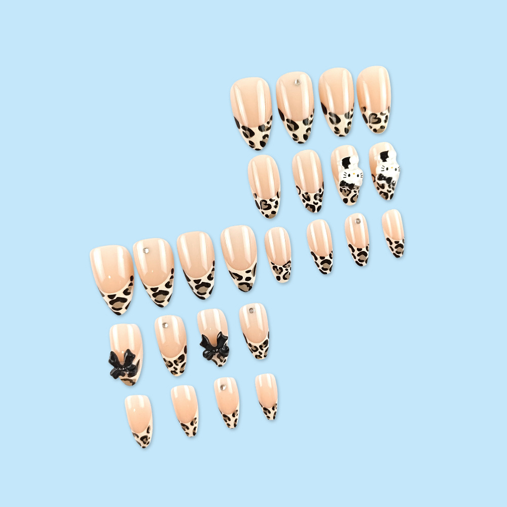 Pegatinas de uñas de gato de dibujos animados más vendidas transfronterizas, parches de uñas cortos con lazo de 24 piezas, puntas de uñas estilo francés, uñas postizas.