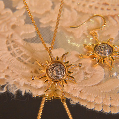 Niche Retro Sun Myth Jewelry, Ancient Roman Coin Abstract Set Pendant for Women, High-End Earring Set