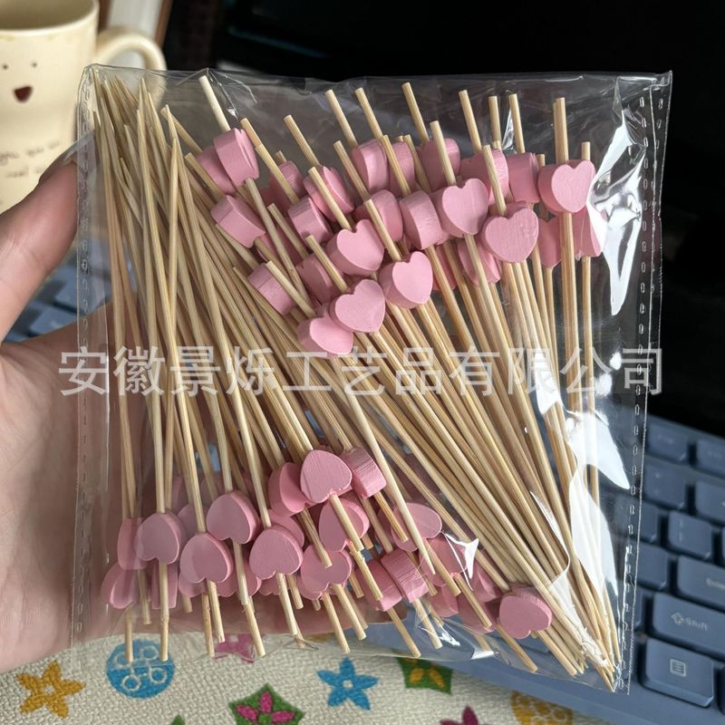 赤い愛のピンクの愛の果物の桃の心はバレンタインデーの七夕祭りの告白の季節のカクテルの装飾の竹の署名に署名します。|undefined