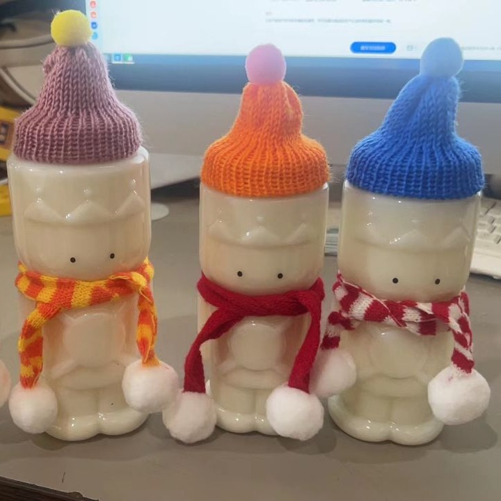 Neto rojo agujero abierto tapa lindo jugo botella de forma especial protector de la botella mascota transparente de dibujos animados botella de plástico botella de té de leche desechable