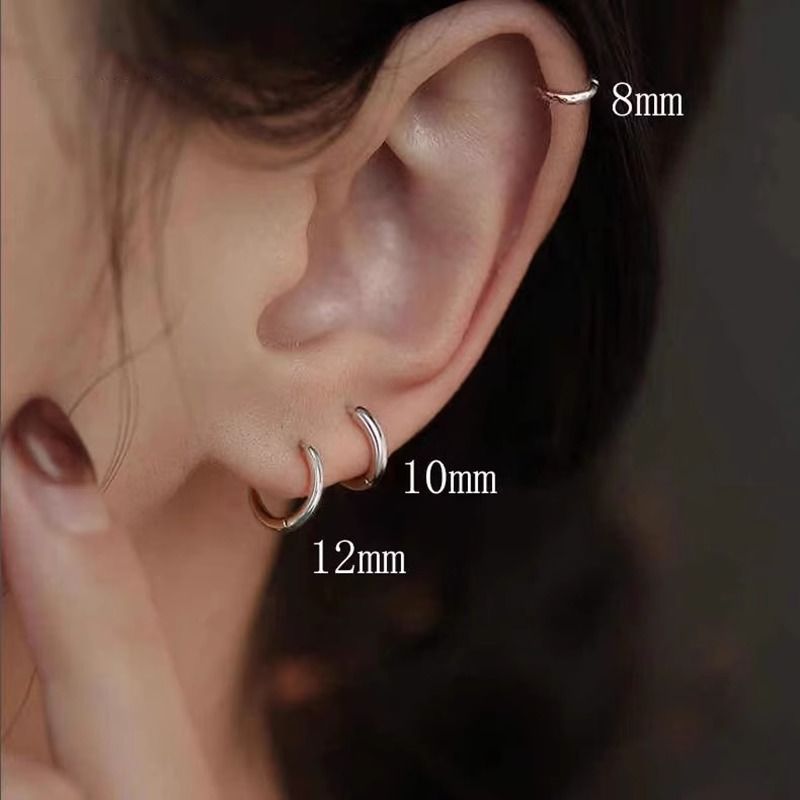 Puesto de mercado nocturno Pendientes de temperamento de moda caliente Pendientes de otoño e invierno para mujer Pendientes de perlas de imitación de lujo ligero de alta gama al por mayor