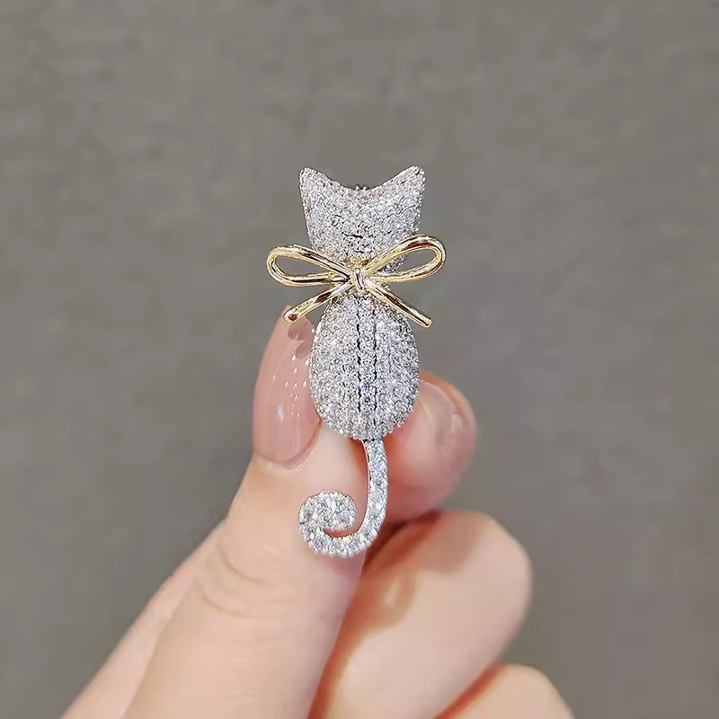日韓のかわいい子猫のブローチの高級な女性の個性の動物の胸の花は光のピンのセーターのオーバーのスーツの装飾を防ぎます。|undefined