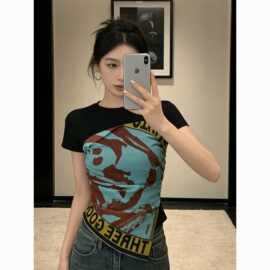 欧货涂鸦印花拼接t恤女修身202春夏季设计感小众辣妹不规则上衣