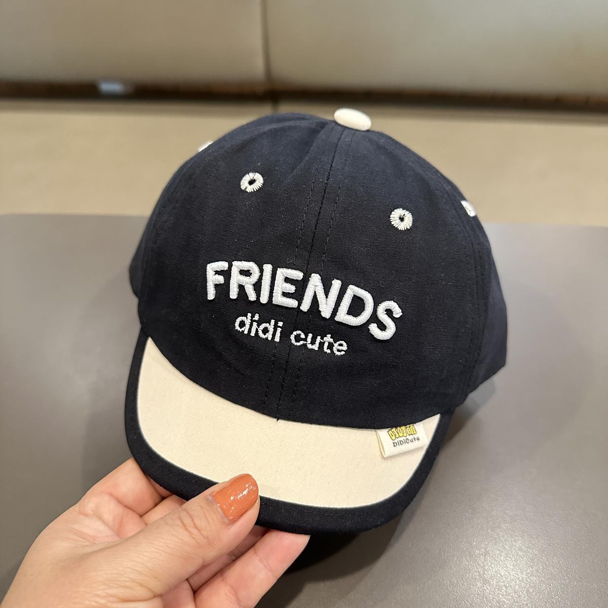 Sombrero de bebé primavera y otoño letras delgadas bordadas gorras de béisbol para niños y niñas sombrilla para bebés y niños gorras de protección solar de verano