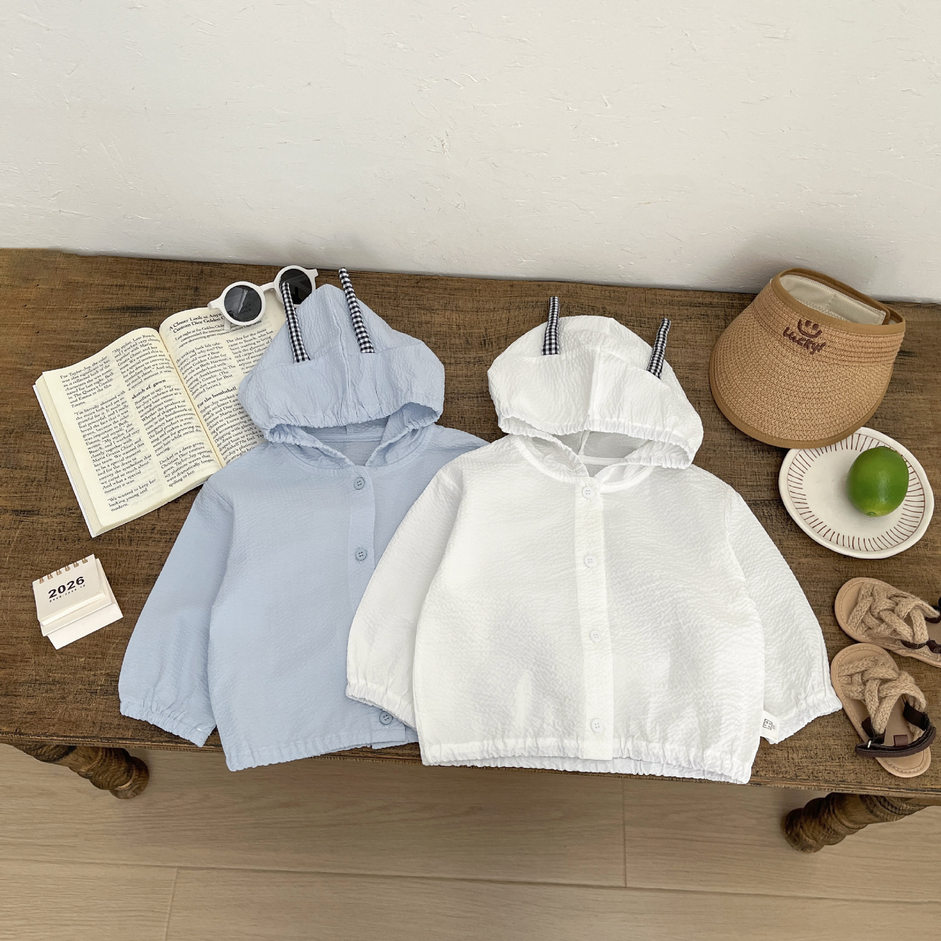 Ropa de bebé de verano, ropa de protección solar ligera, nueva camisa de aire acondicionado de algodón transpirable con capuchón de verano, abrigo universal
