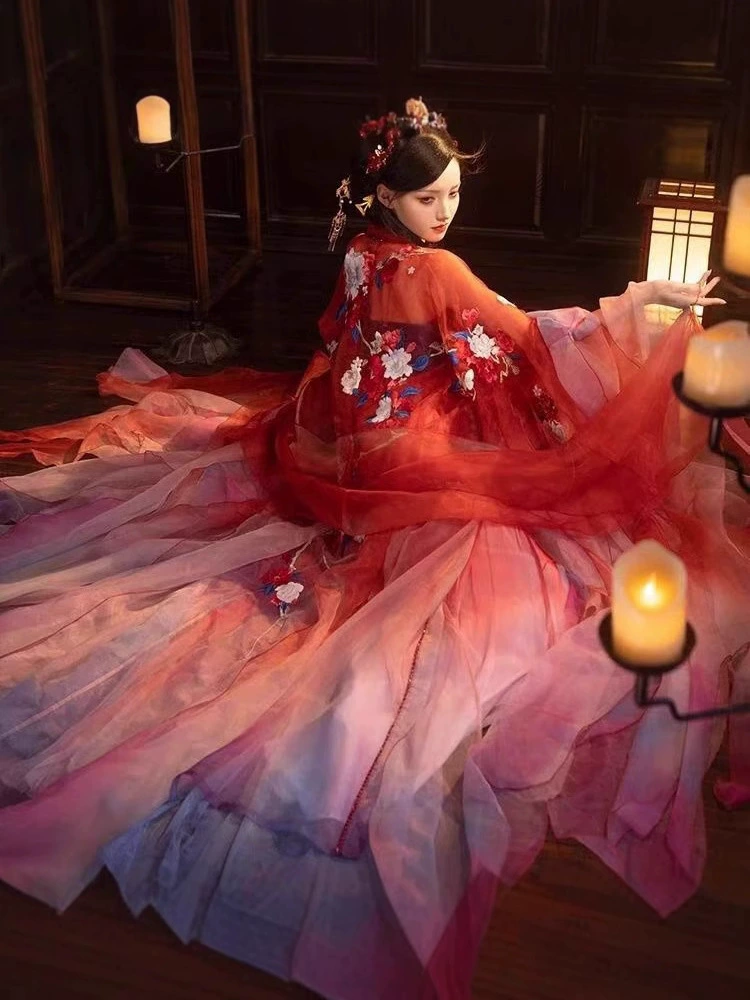 Набор танского ханфу (Tu Qiqi) «Pomegranate Flower God» — вышитая рубаха с широкими рукавами, юбка и шёлковый шаль