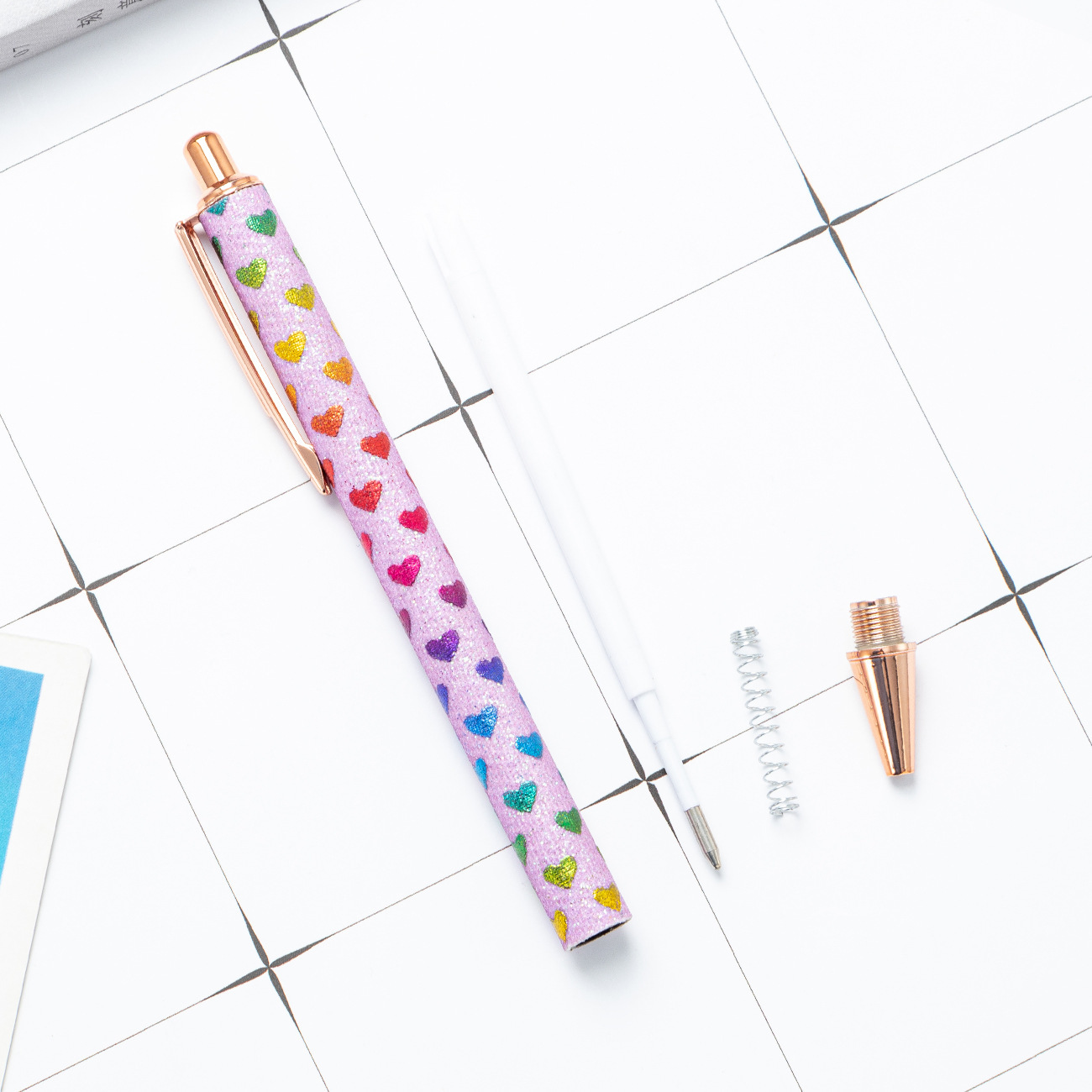 Polvo de oro de presión de lápiz de bola de metal encantador estilo de dama de presión de lápiz de circuncisión puede imprimir logotipo de alto valor facial lápiz de bola