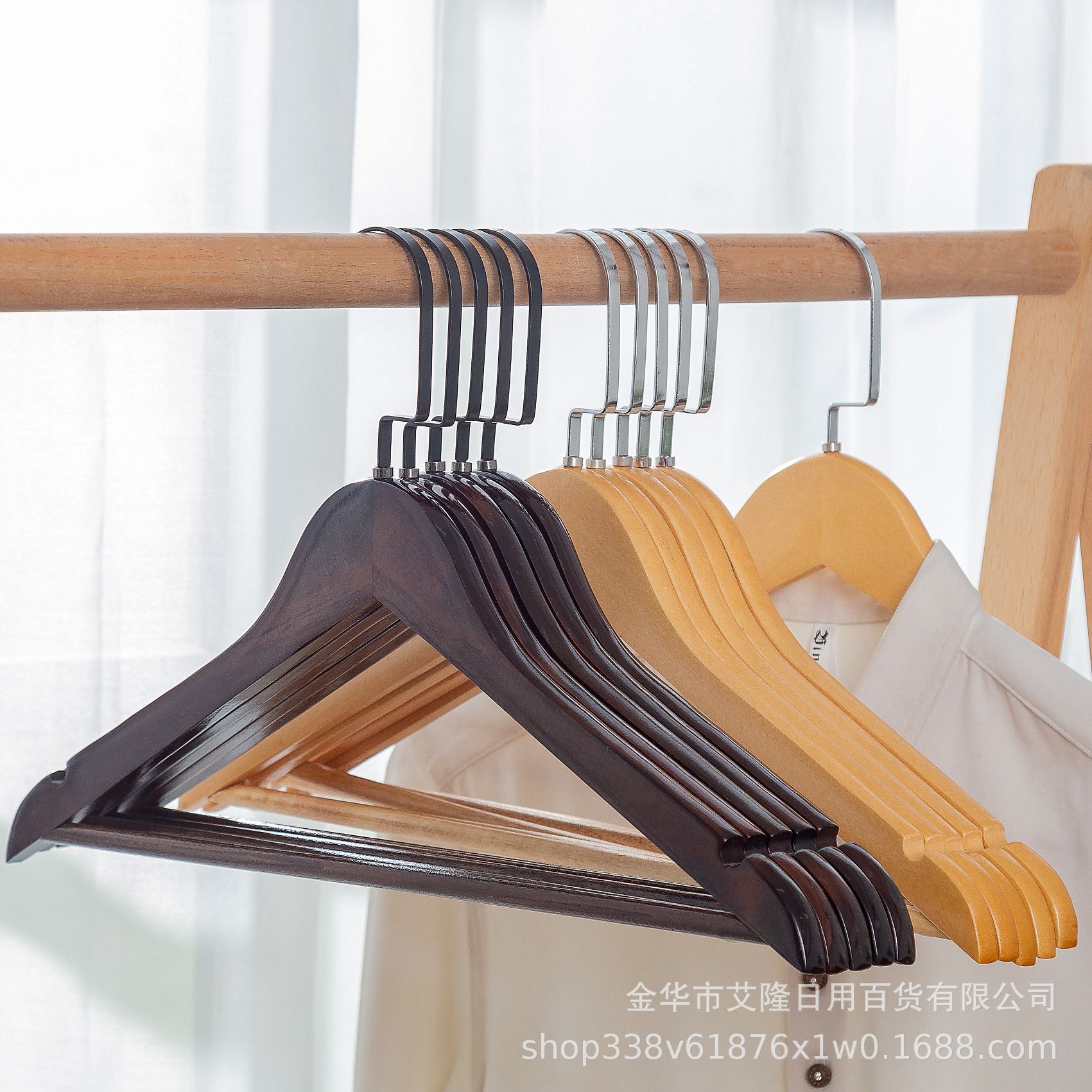 Percha de ropa de madera sin costura de madera maciza tienda de ropa armario de hotel de almacenamiento percha de ropa de madera al por mayor