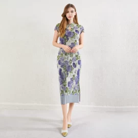 连衣裙;时尚休闲套装;女式T恤