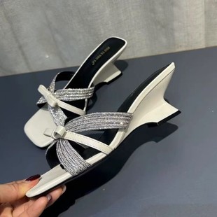Niche Design Special-Shaped Heel Flip Flops 2025 New Summer Outer Wear Celebrity Rhinestone Open Toe Wedge Sandals for Women