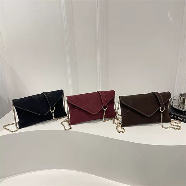 Solid Color Chain Women's Bag 2026 Spring New Fashion Stylish Simple Personality Coin Envelope Crossbody Phone Bag