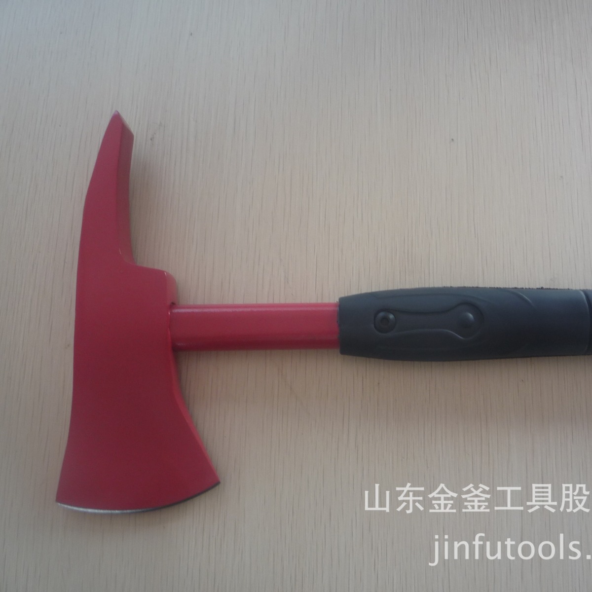 消防小尖斧镐斧高碳钢锻打多功能森林消防高硬度出口防滑救援工具