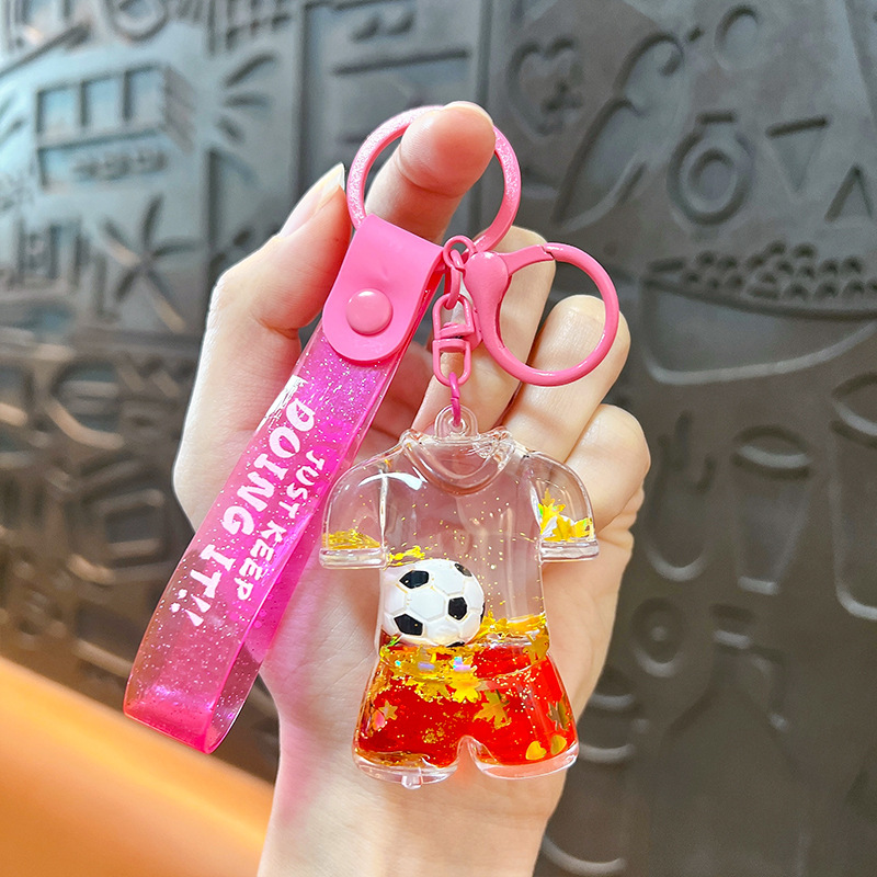 Colgante de ropa de fútbol rojo con aceite