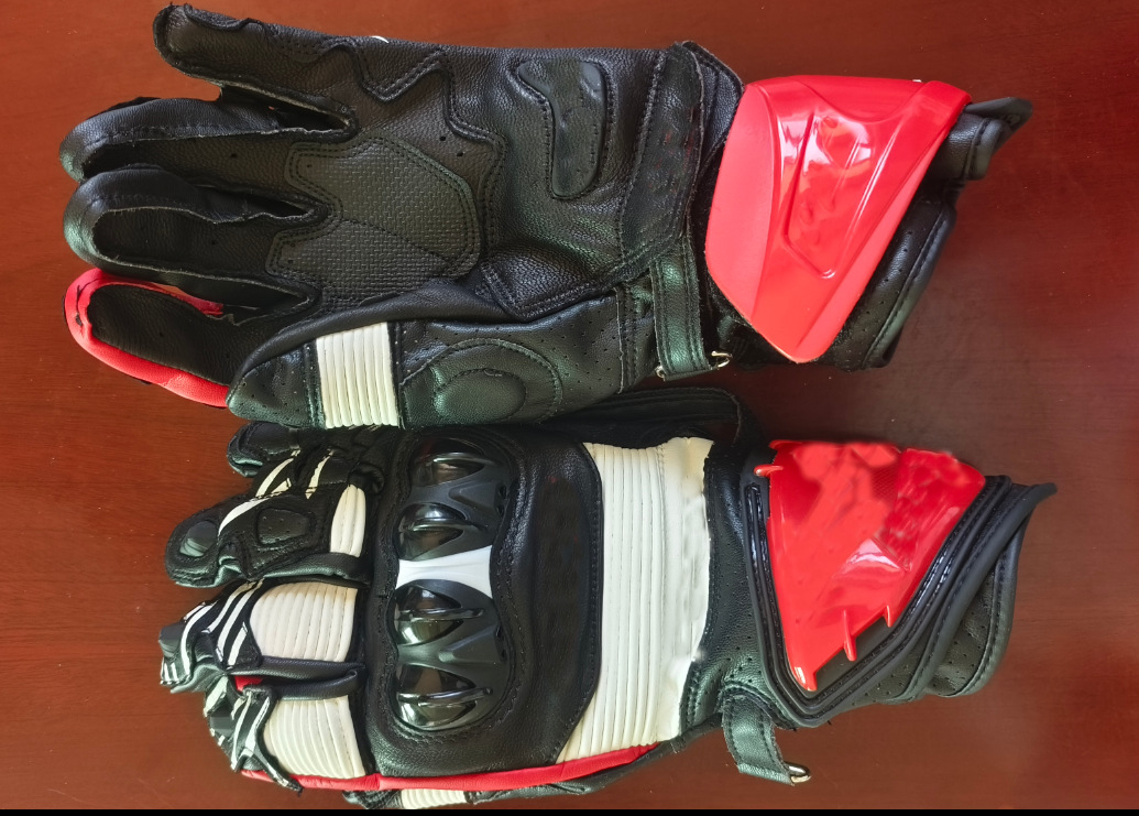 검정색과 흰색 빨간색