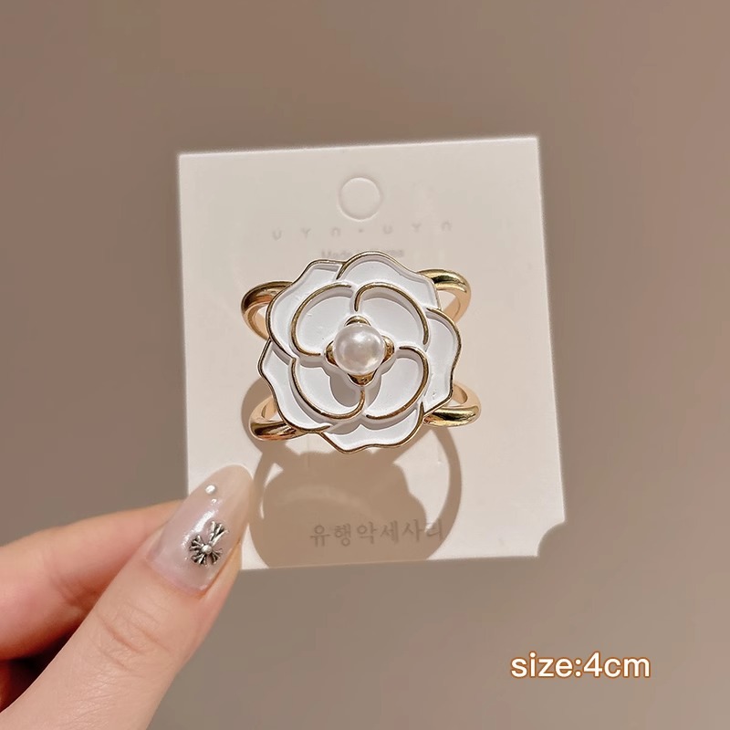 Botón de toalla de seda de alta calidad para mujer de alta gama 2025 nuevo estilo arco esquina anudada camisa de flores serpentina anudada hebilla anudada