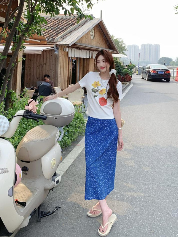 度假风韩系套装女夏季2025新款白色印花T恤高腰碎花半身裙两件套|undefined