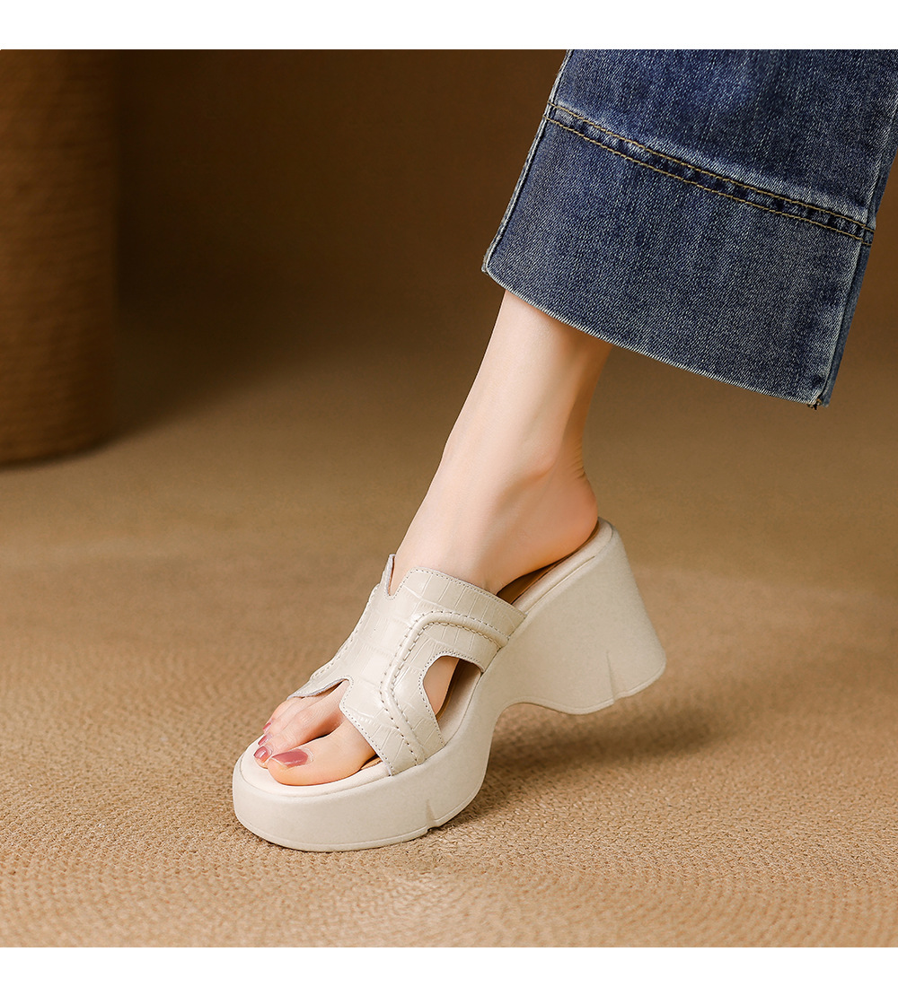 Dép sandal nữ quai chữ V đế xuồng cao 8 cm, mũi hở, đế dày êm chân — Trắng kem-, màu vàng chi tiết 7