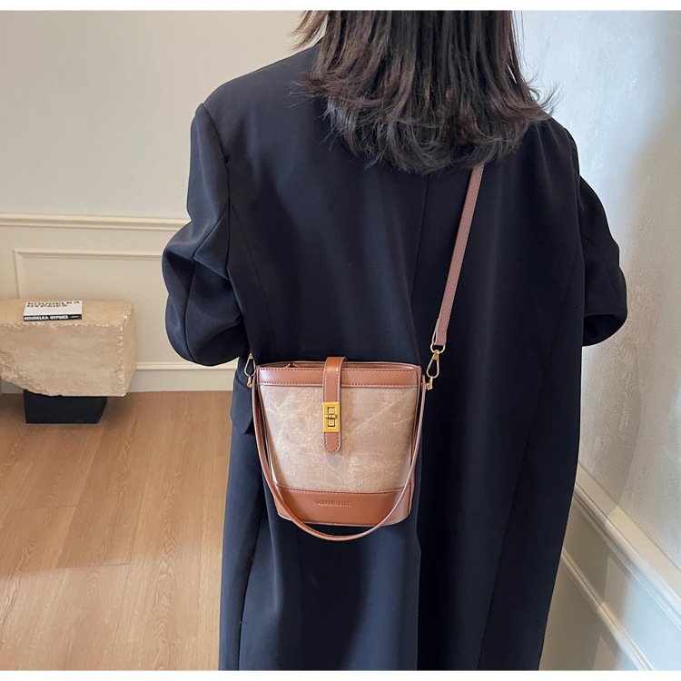 2024 New Korean-style trendy single-shoulder bag, niche design, underarm bag, fashionable and casual bucket bag, crossbody women's bag undefined