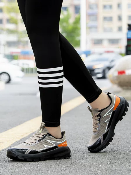 2026 New Couple Running Shoes Breathable Mesh Lightweight Sports Shoes Travel Shoes Shock-Absorbing Outdoor Running Casual Cross-Border