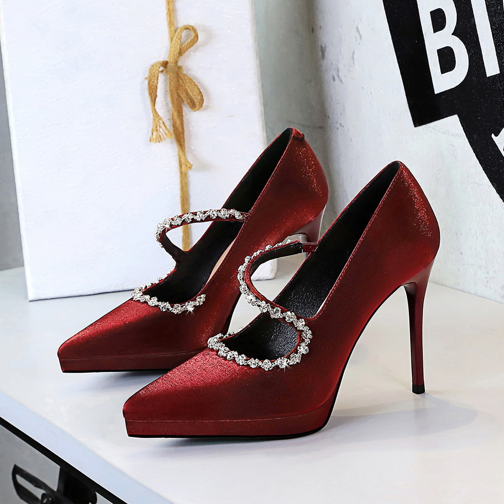 Pointed Toe Stiletto Heels For Women With Diamond Chain Detail_voghion.com