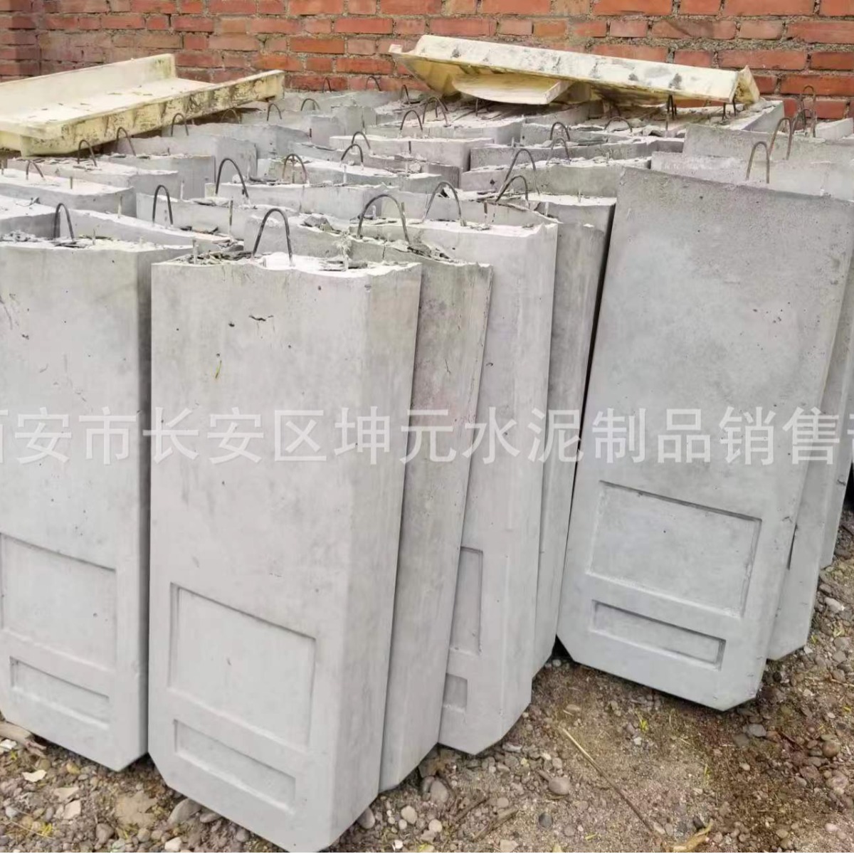 A西安商洛安康铜川混凝土公路界碑厂家批发公路界碑百米桩里程碑