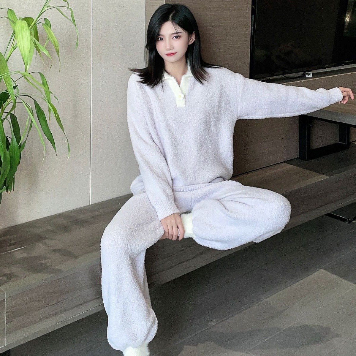 부드러운 일본 스타일 간단한 잠옷 여성의 가을과 겨울 새로운 스타일 신선한 따뜻한 반쪽 벨벳 외부 착용 홈 의류 세트