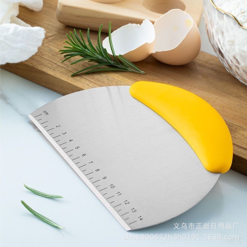 Stainless Steel Dough Scraper Set 3 Pieces Red Noodle Cutting Blade for Home Kitchen Use in use