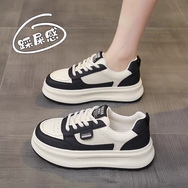 Взрывная маленькая белая женская обувь Женская весна 2025 новая дикая повседневная доска обувь весенняя супер огонь дышащая обувь с толстой подошвной