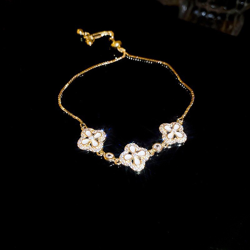 Golden bracelet, flowered