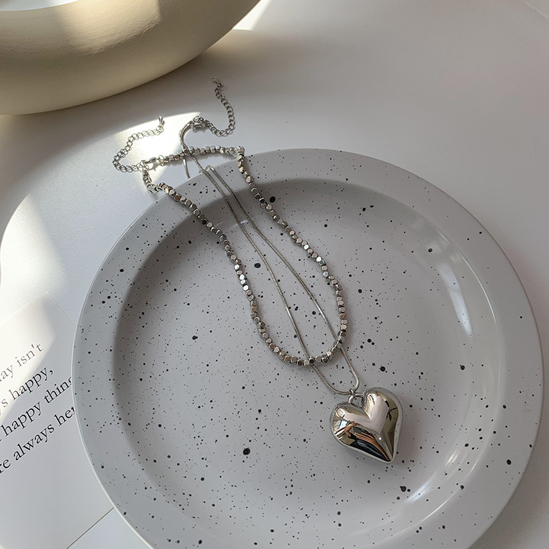 Einfaches Herz Spleißen Perle Schlangenknochen Gestapelte Kupferhalskette Großhandel Nihaojewelry display picture 4