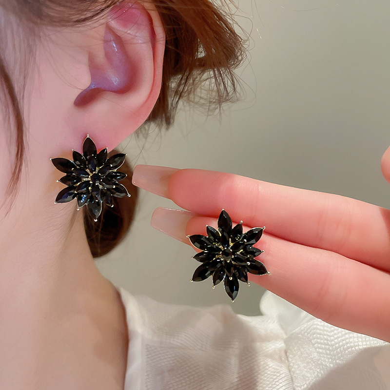 1 Pair Elegant Retro Simple Style Leaf Alloy Ear Studs display picture 5