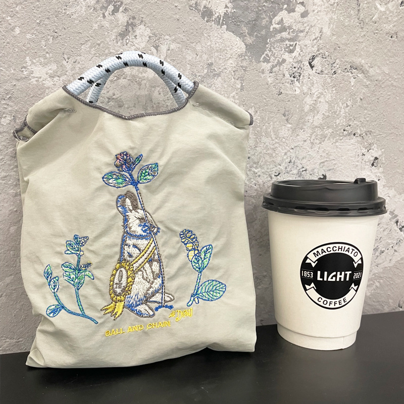 日本の新しいボールチェーン環境に優しいショッピングバッグナイロン布刺繍フラワーポータブルキャンバスバッグナイロンショッピングバッグ|undefined