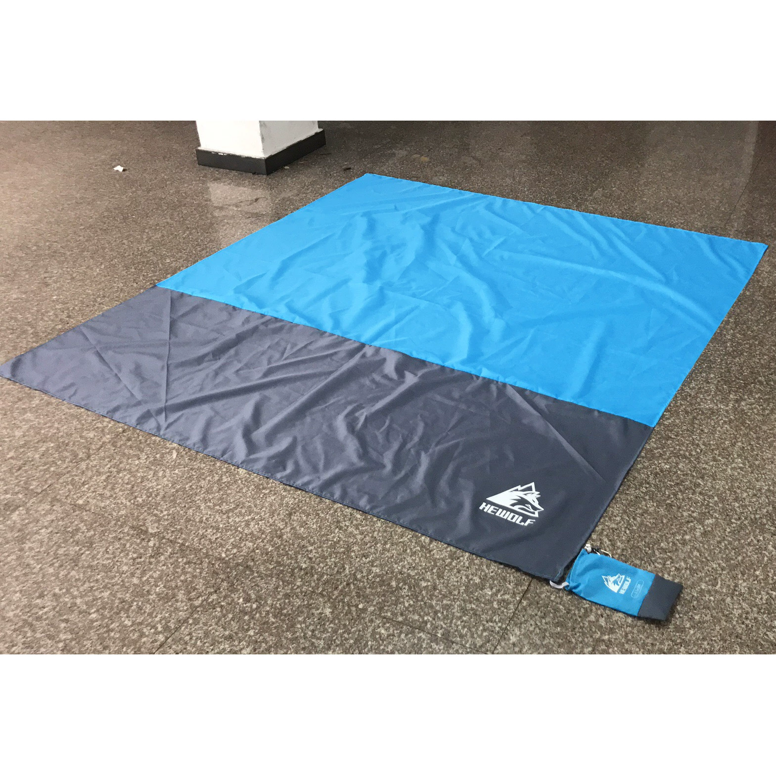Outdoor Picnic Mat, Sandproof Waterproof Beach Pad 210×200 cm, Lightweight Foldable (0.31 kg)