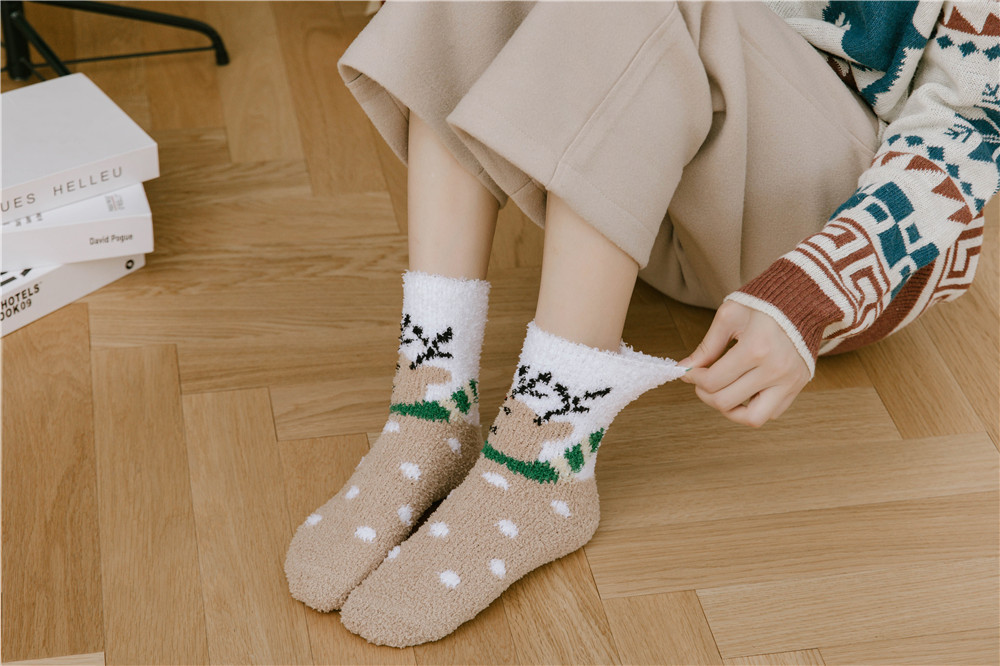 Women's Fashion Santa Claus Elk Acetate Fibre Coral Fleece Crew Socks display picture 1