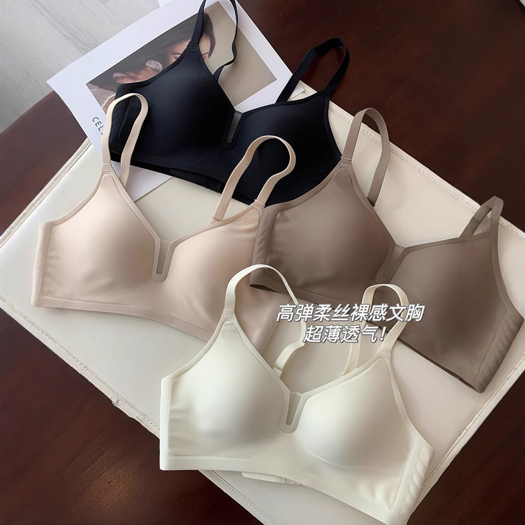 好穿到哭~日系一片式无痕裸感无钢圈聚拢光面网纱细带文胸奶白色