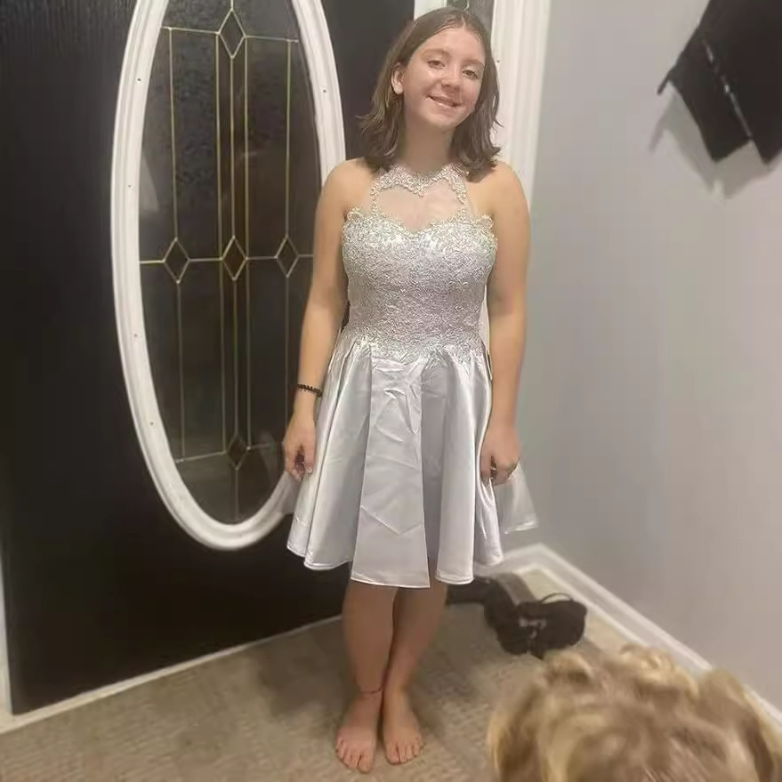 Lace Appliques Short Homecoming Dresses with Pockets Satin Beaded Prom Cocktail Gowns for Teens