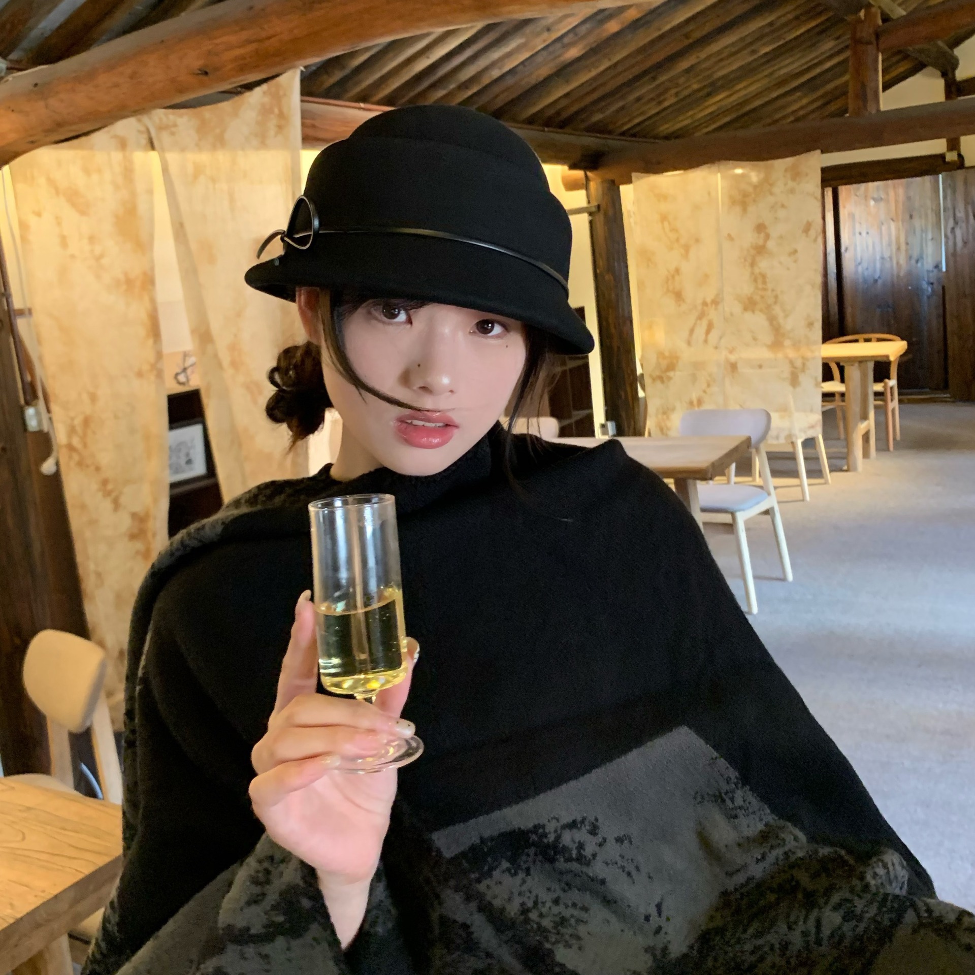 Hepburn estilo elegante sombrero de lana de invierno mujeres temperamento alto sentido sombrero de pescador de punto caliente sombrero de oro universal