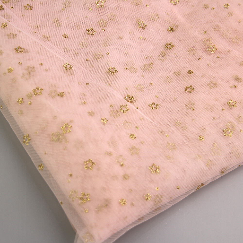 浅粉色童装春夏网纱裙面料 新款柔软亮粉五角星小花网布现货款