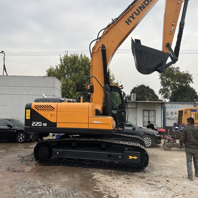 Exportar excavadoras modernas 220 - 9S de segunda mano de Colombia con garantía de calidad suficiente en stock