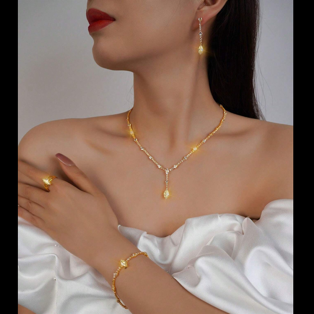 Sophisticated shiny pendant drop-shaped