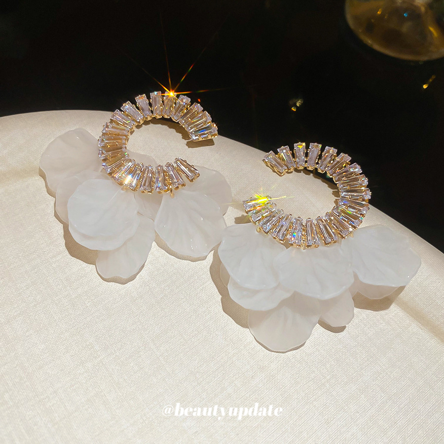 Aguja de plata, pétalo de circón, borla, pendientes en forma de C, pendientes simples y de moda para mujer, pendientes de todo fósforo, lujo ligero, pendientes de alta gama al por mayor