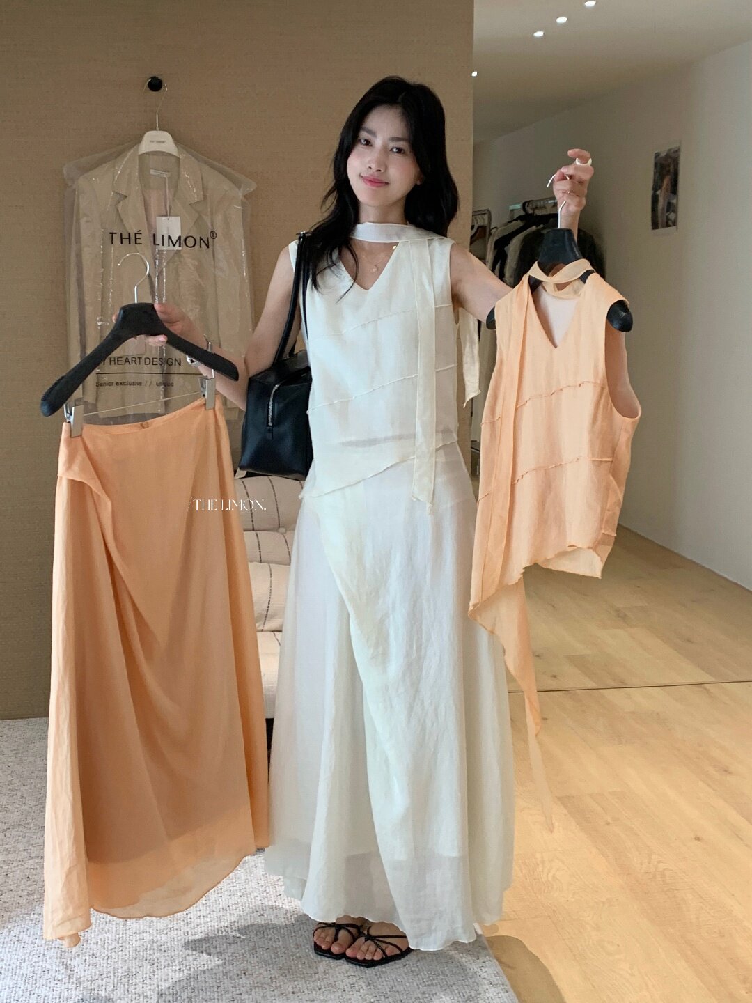 Bộ áo hai dây kết hợp chân váy midi nữ tính chất tơ tằm phong cách Hàn Quốc — màu cam, màu mơ chi tiết 5
