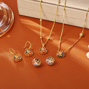 �24K���ɫ�������С�r���ʯ��ᔶ�Ͱ��߼��Еr�о��¶��Ů