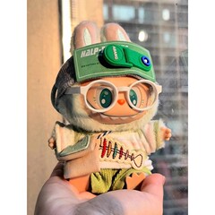 かわいいクールなオリジナル20cmの布のlabubuのゴムはパーティーの手作りの子供服の人形の世代の2世代に座ります。
