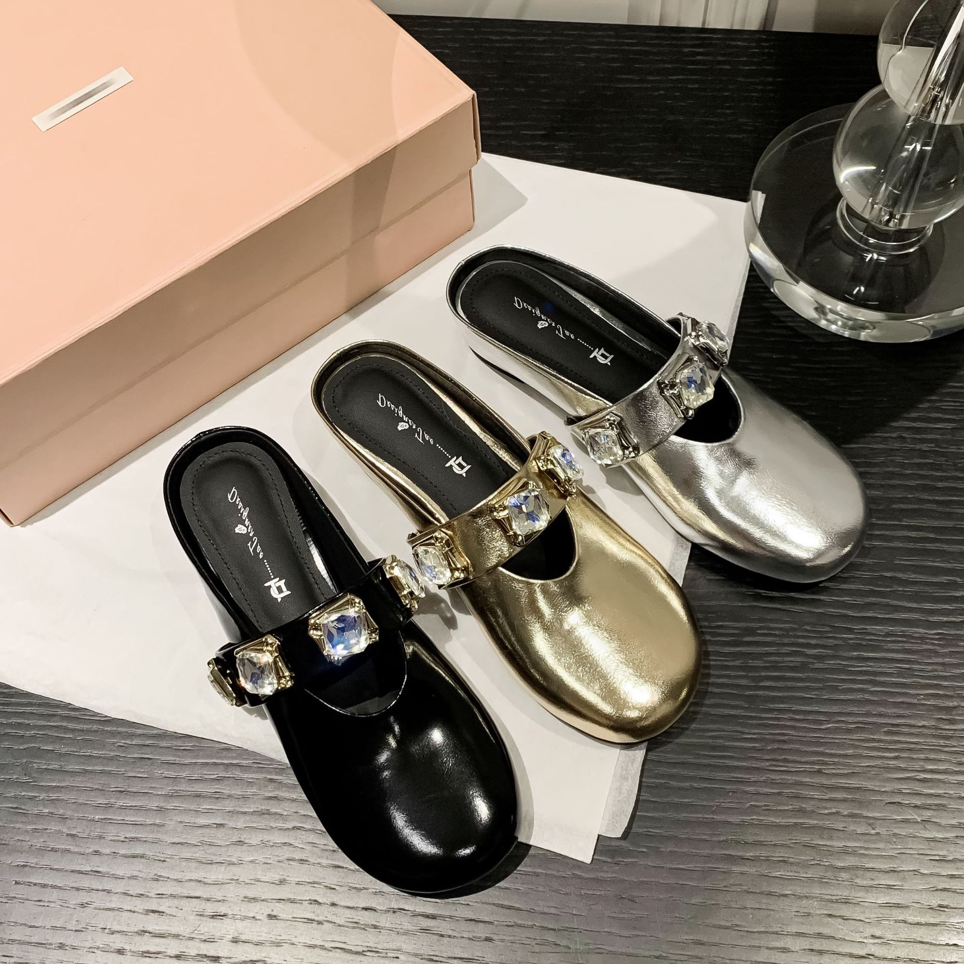 Dép mule nữ bít mũi đính đá rhinestone, gót dốc tăng chiều cao, phong cách ins — Màu đen, Màu vàng, Màu bạc chi tiết 10