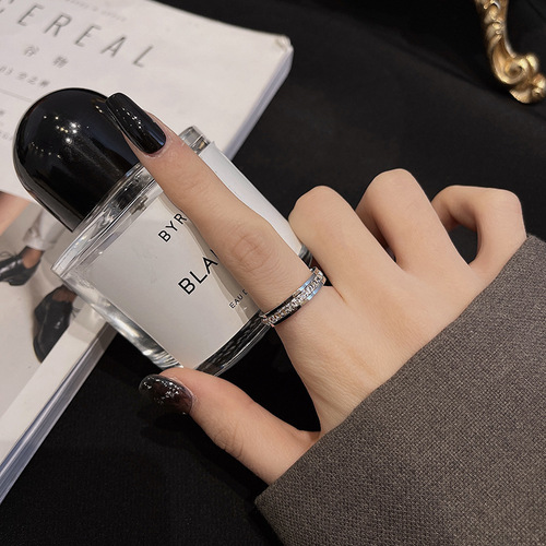 Non-fading titanium steel ring female niche design internet celebrity pair ring fashionable star-studded diamond light luxury wind tail ring